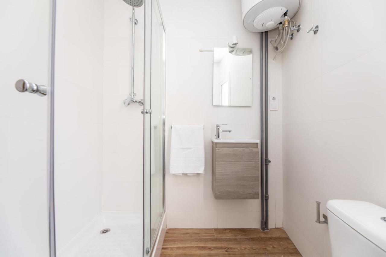 Los Apartamentos Jacinto Benavente Centro Мадрид Екстериор снимка