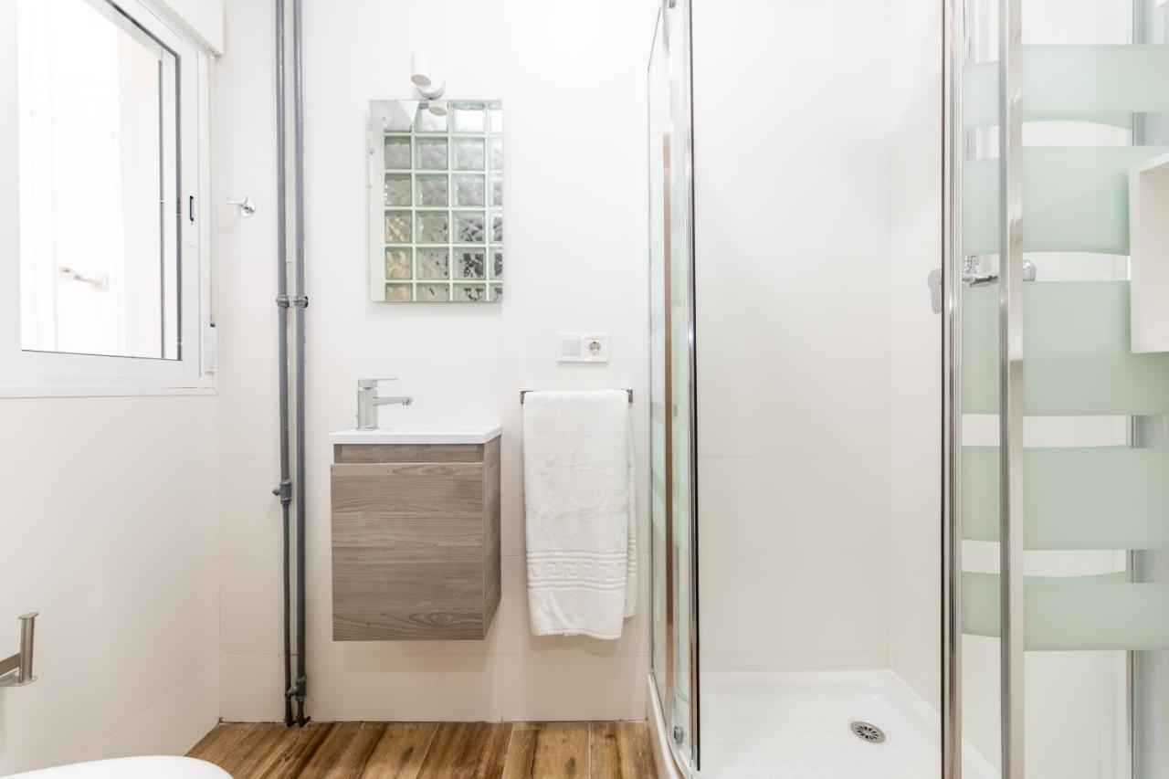 Los Apartamentos Jacinto Benavente Centro Мадрид Екстериор снимка