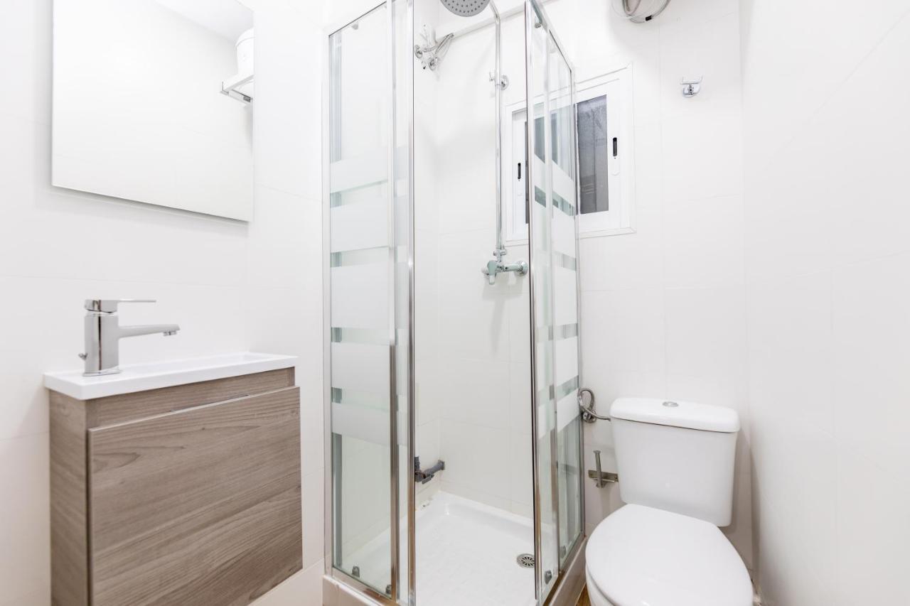 Los Apartamentos Jacinto Benavente Centro Мадрид Екстериор снимка