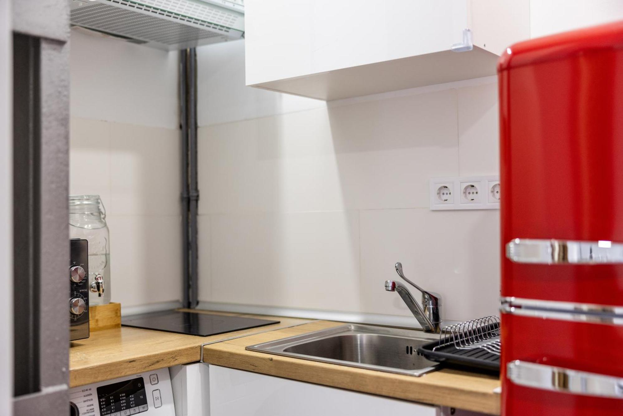 Los Apartamentos Jacinto Benavente Centro Мадрид Екстериор снимка