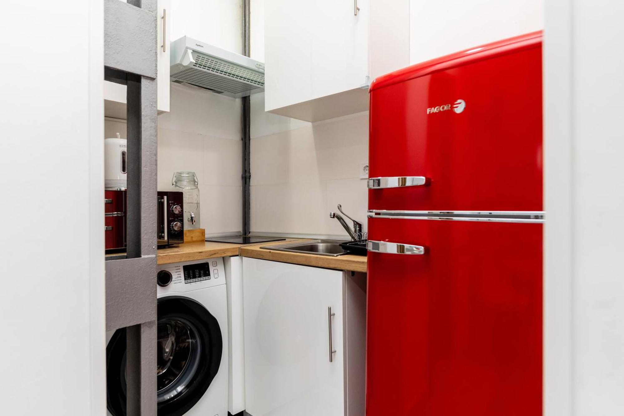 Los Apartamentos Jacinto Benavente Centro Мадрид Екстериор снимка