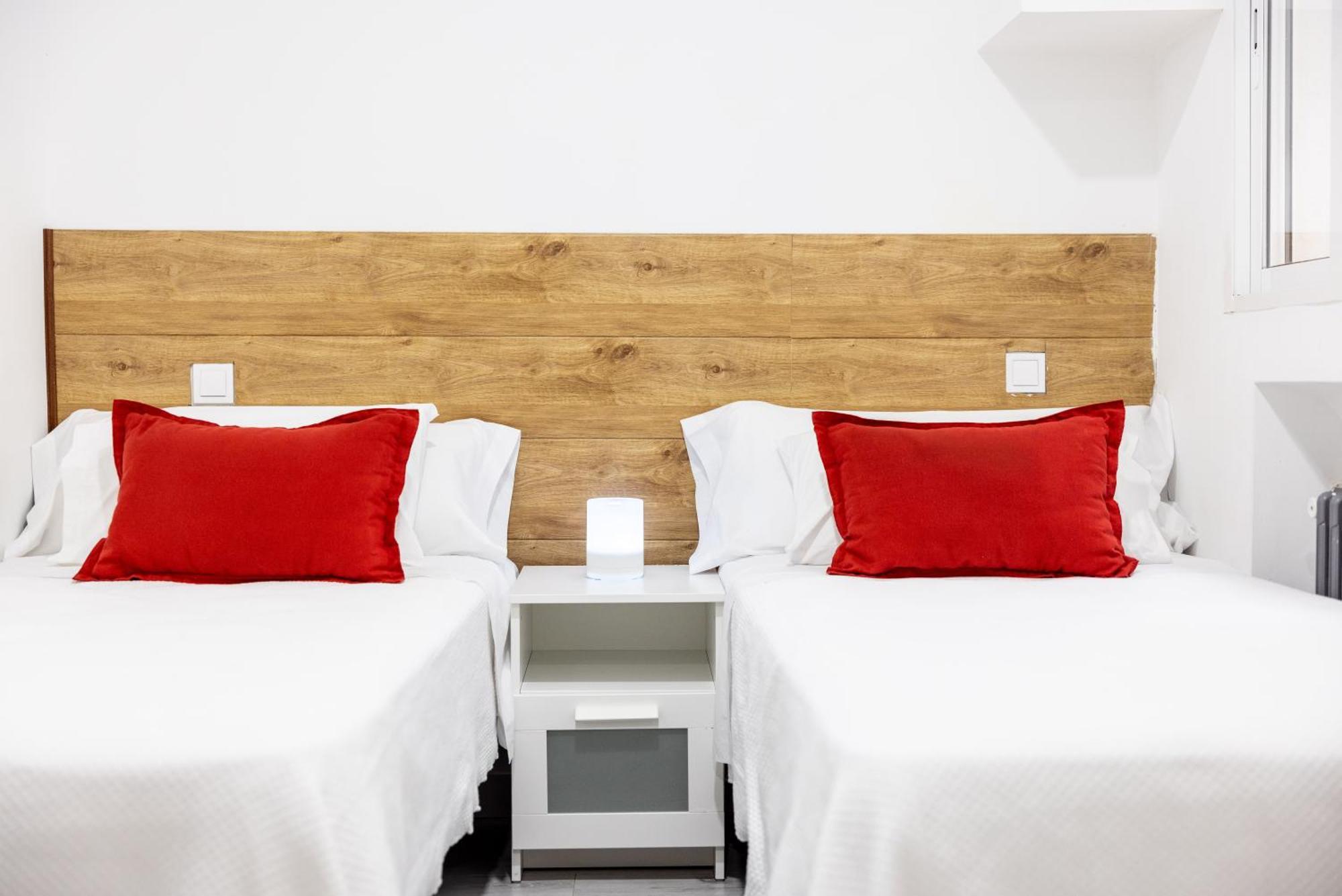 Los Apartamentos Jacinto Benavente Centro Мадрид Екстериор снимка