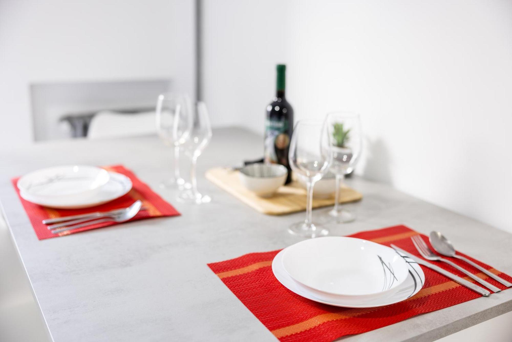 Los Apartamentos Jacinto Benavente Centro Мадрид Екстериор снимка