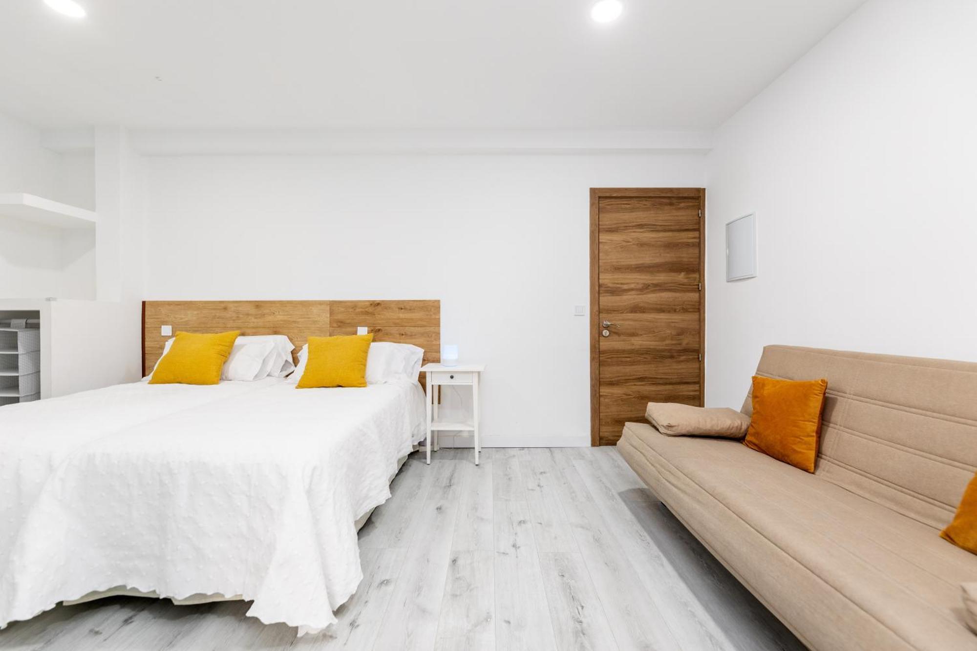 Los Apartamentos Jacinto Benavente Centro Мадрид Екстериор снимка