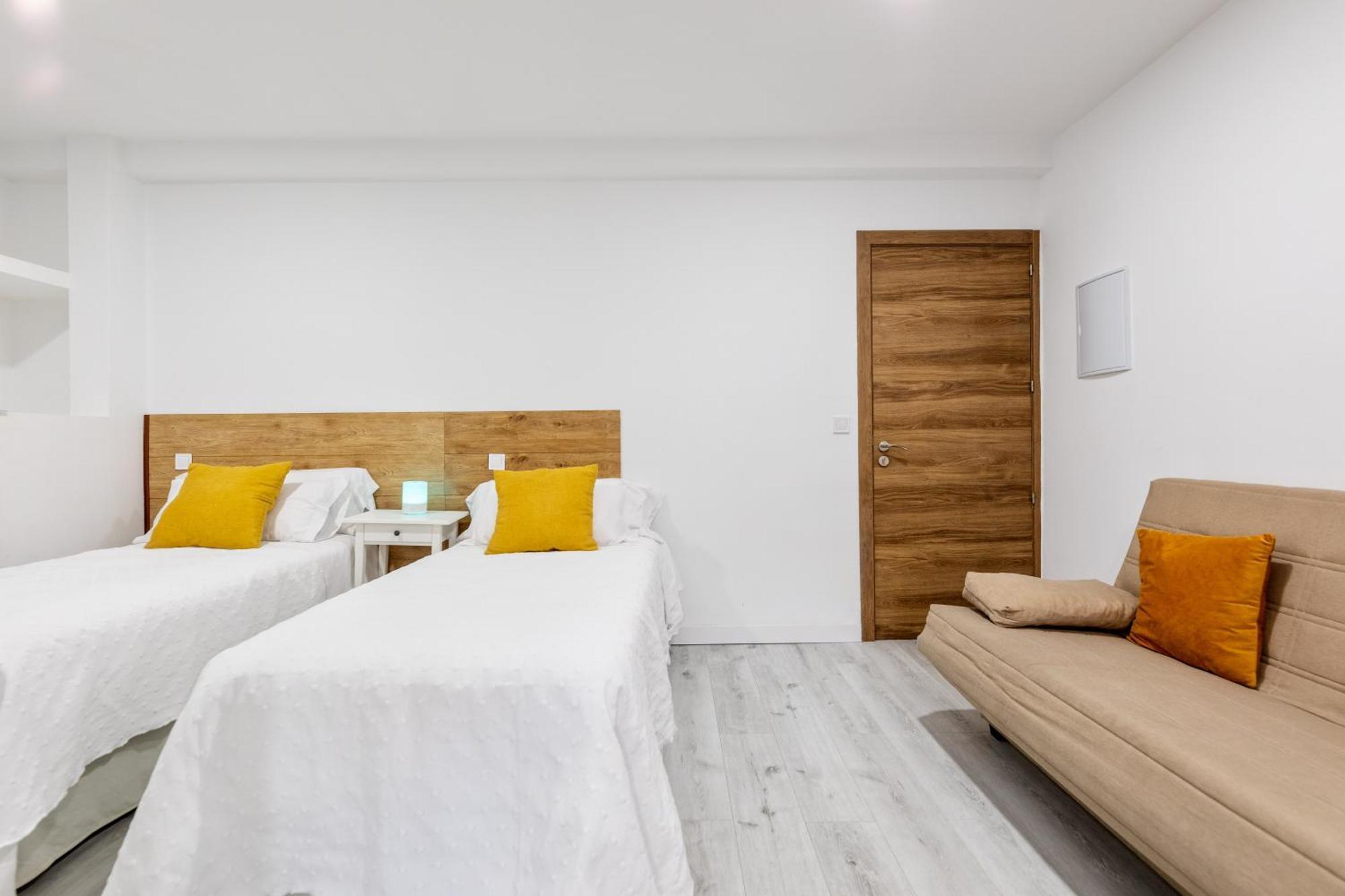 Los Apartamentos Jacinto Benavente Centro Мадрид Екстериор снимка