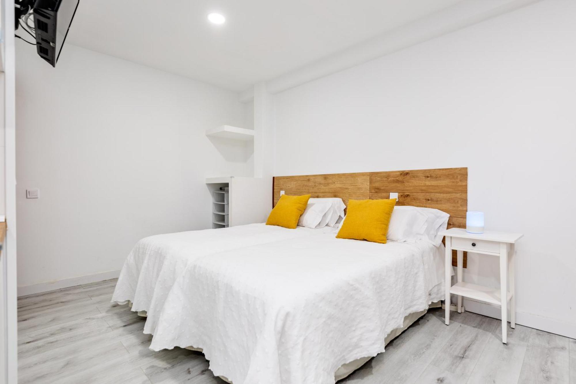 Los Apartamentos Jacinto Benavente Centro Мадрид Екстериор снимка