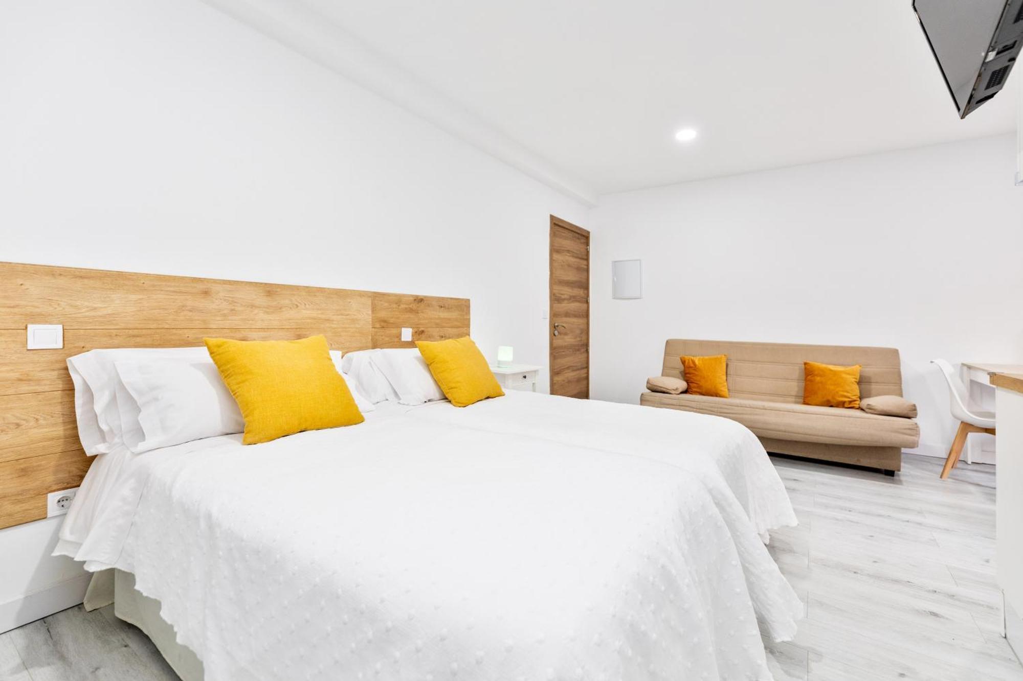 Los Apartamentos Jacinto Benavente Centro Мадрид Екстериор снимка
