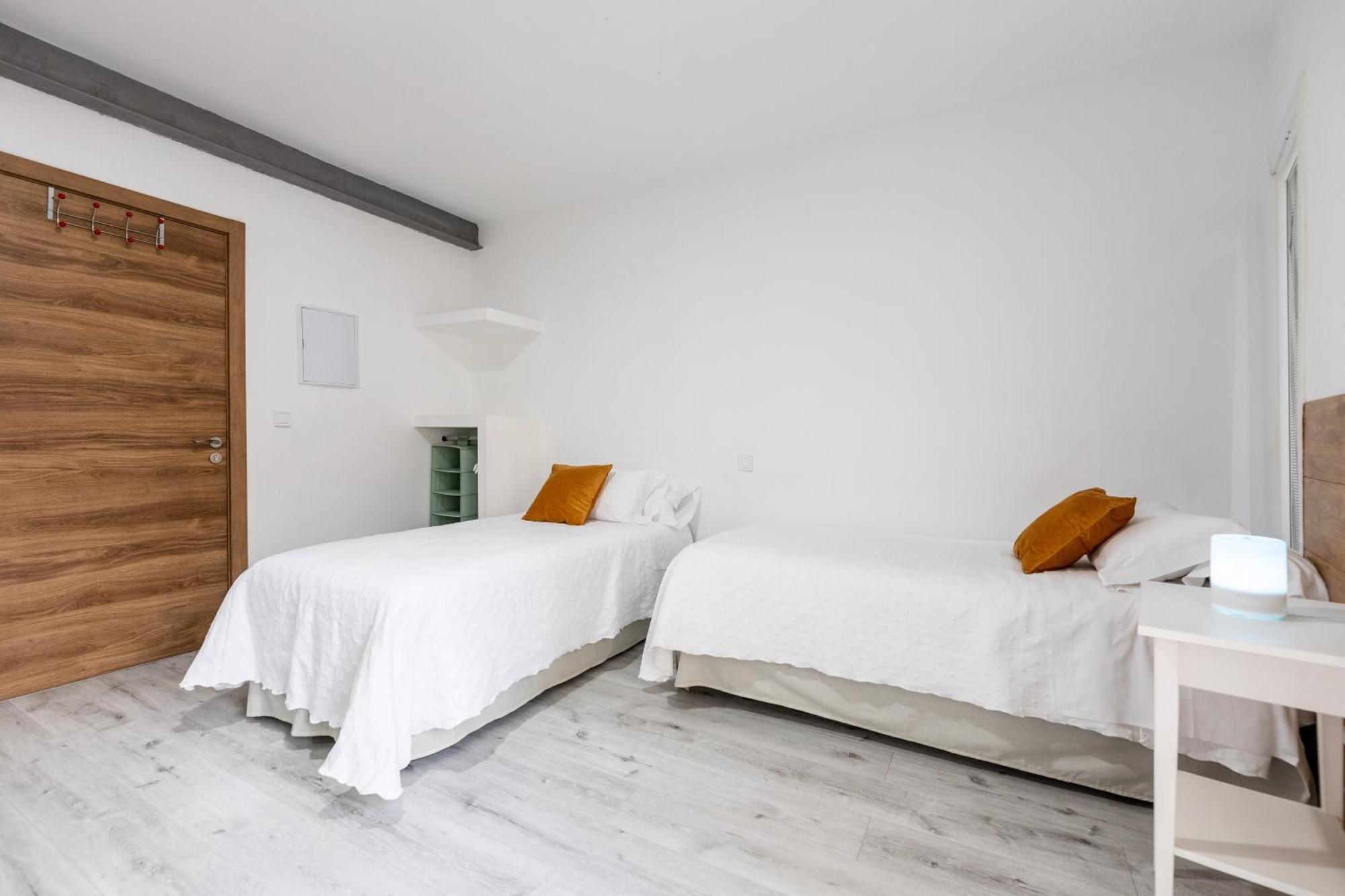 Los Apartamentos Jacinto Benavente Centro Мадрид Екстериор снимка