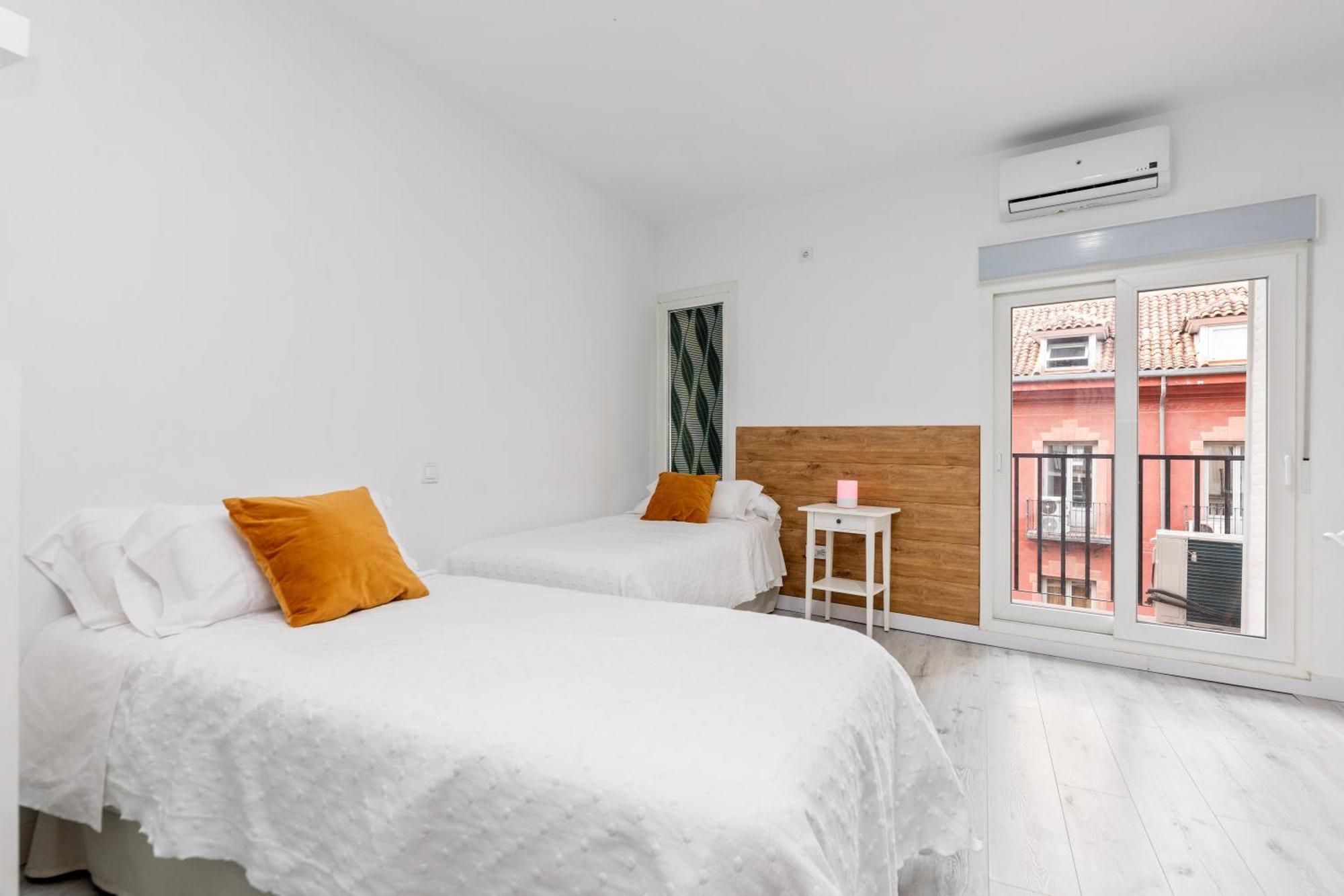 Los Apartamentos Jacinto Benavente Centro Мадрид Екстериор снимка