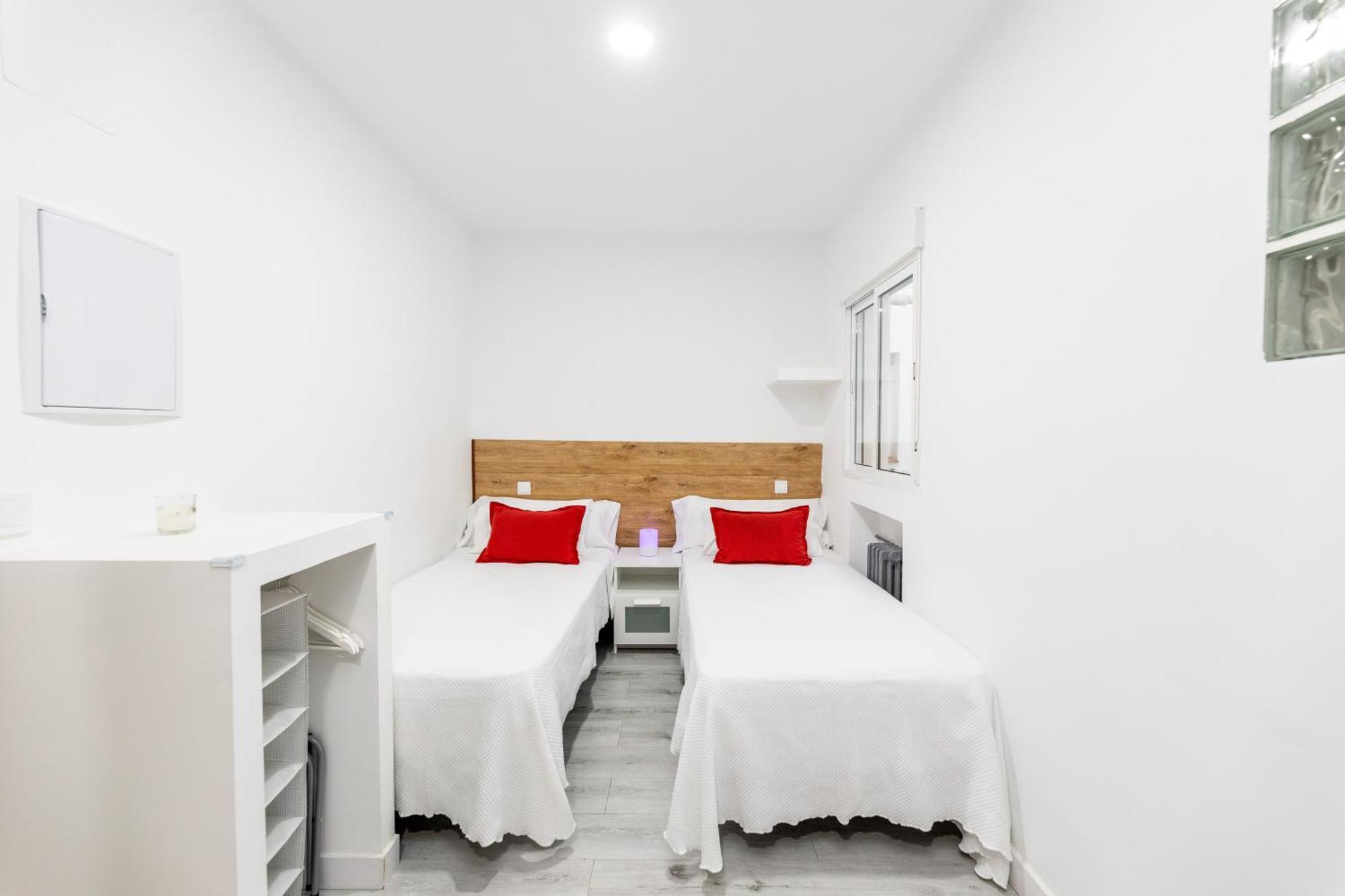Los Apartamentos Jacinto Benavente Centro Мадрид Екстериор снимка