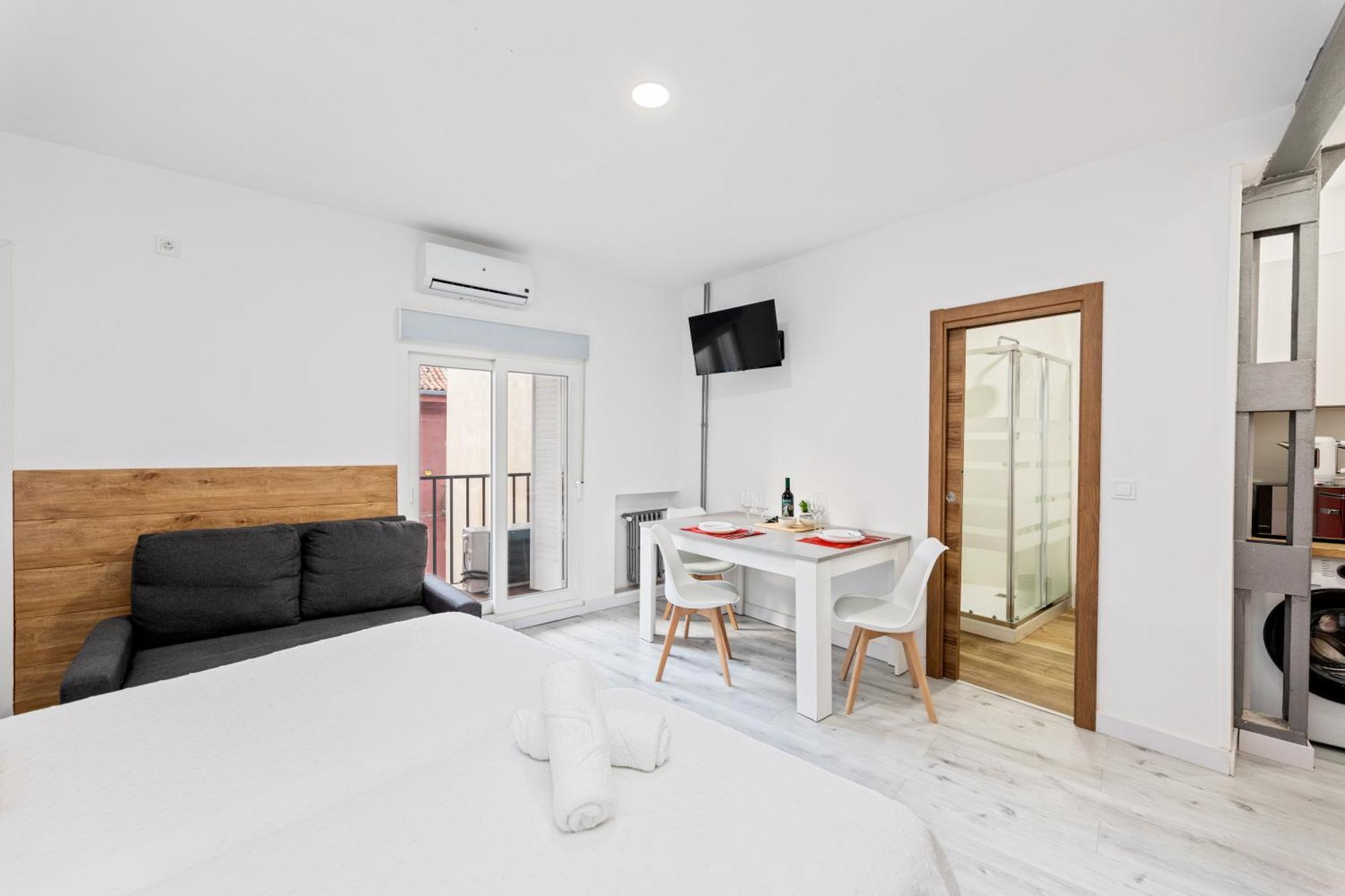 Los Apartamentos Jacinto Benavente Centro Мадрид Екстериор снимка