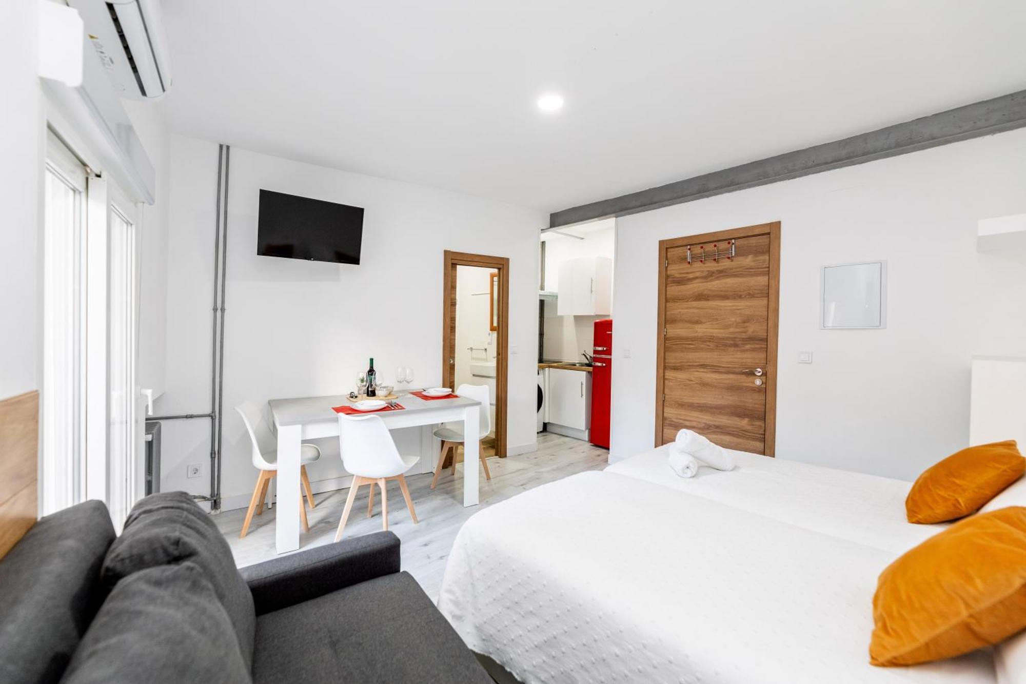 Los Apartamentos Jacinto Benavente Centro Мадрид Екстериор снимка