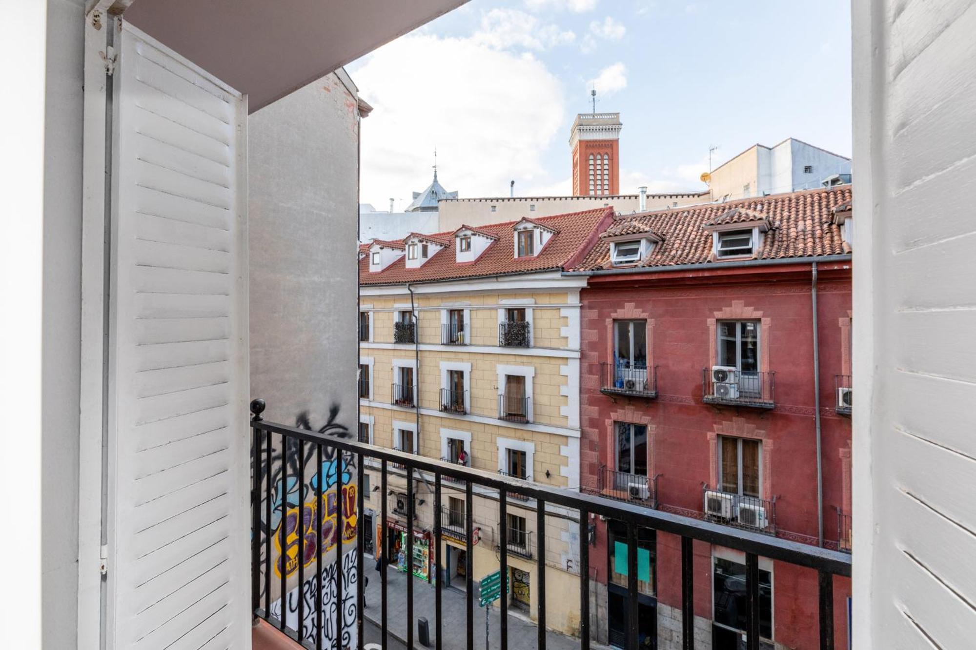 Los Apartamentos Jacinto Benavente Centro Мадрид Екстериор снимка