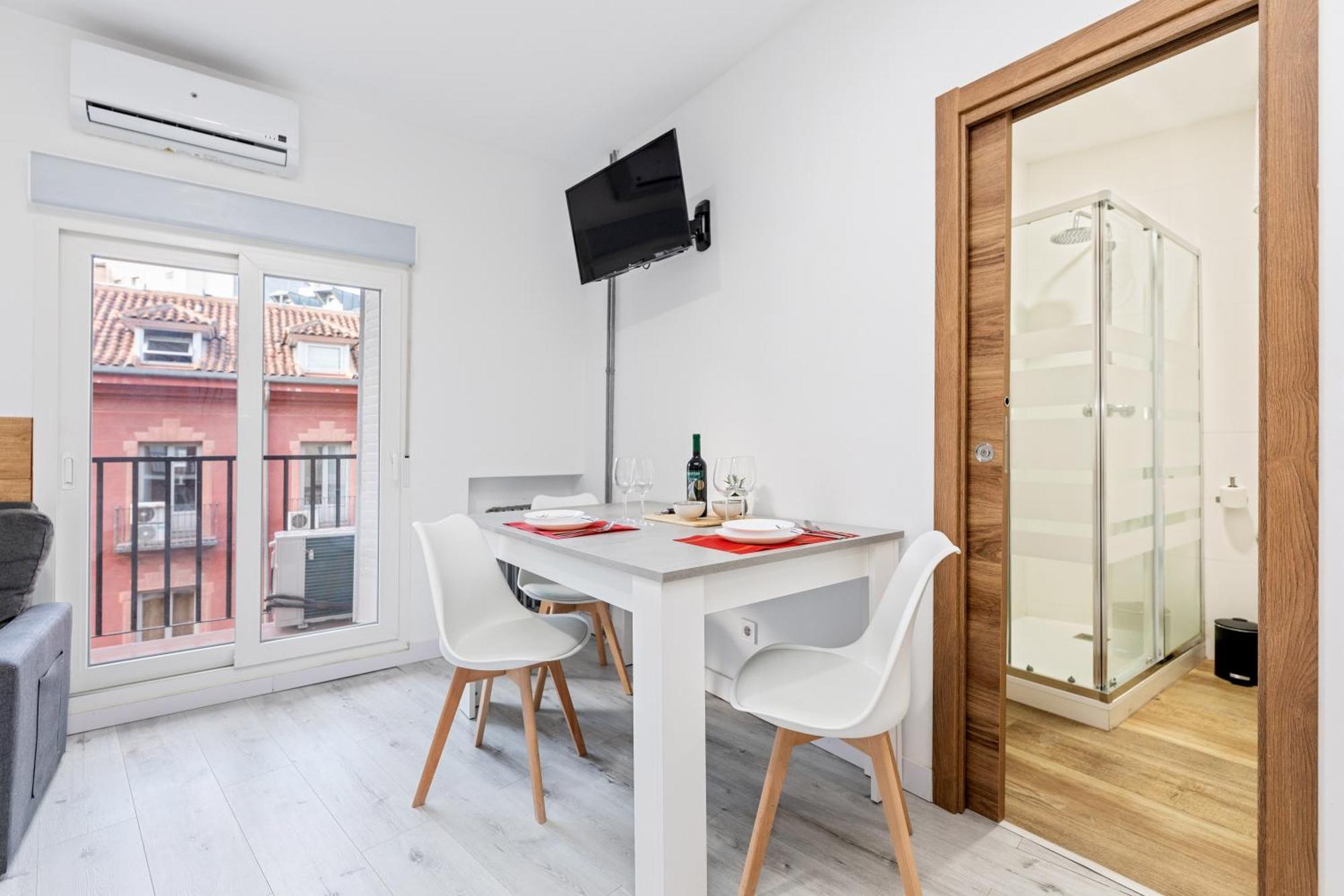 Los Apartamentos Jacinto Benavente Centro Мадрид Екстериор снимка