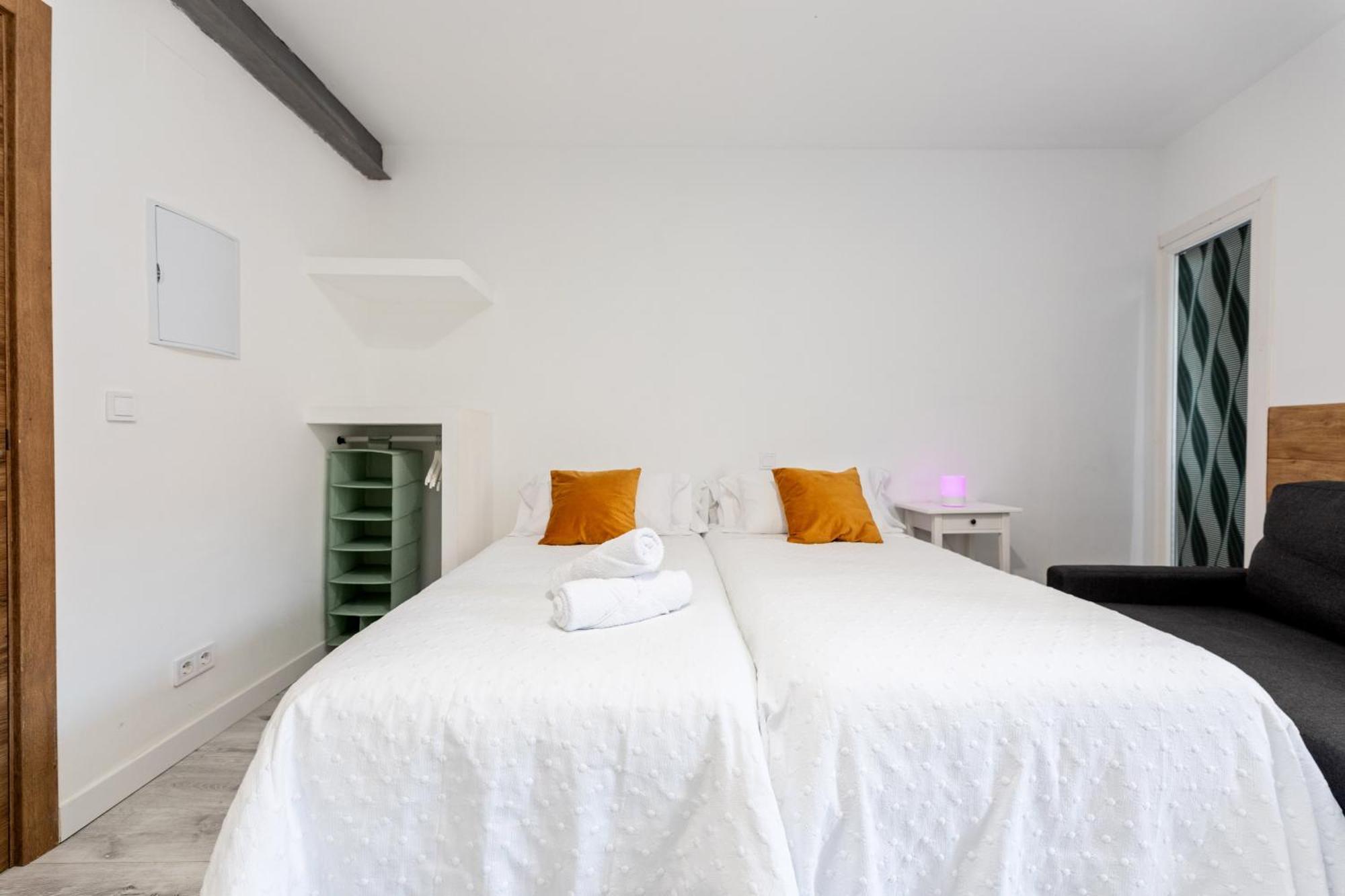 Los Apartamentos Jacinto Benavente Centro Мадрид Екстериор снимка