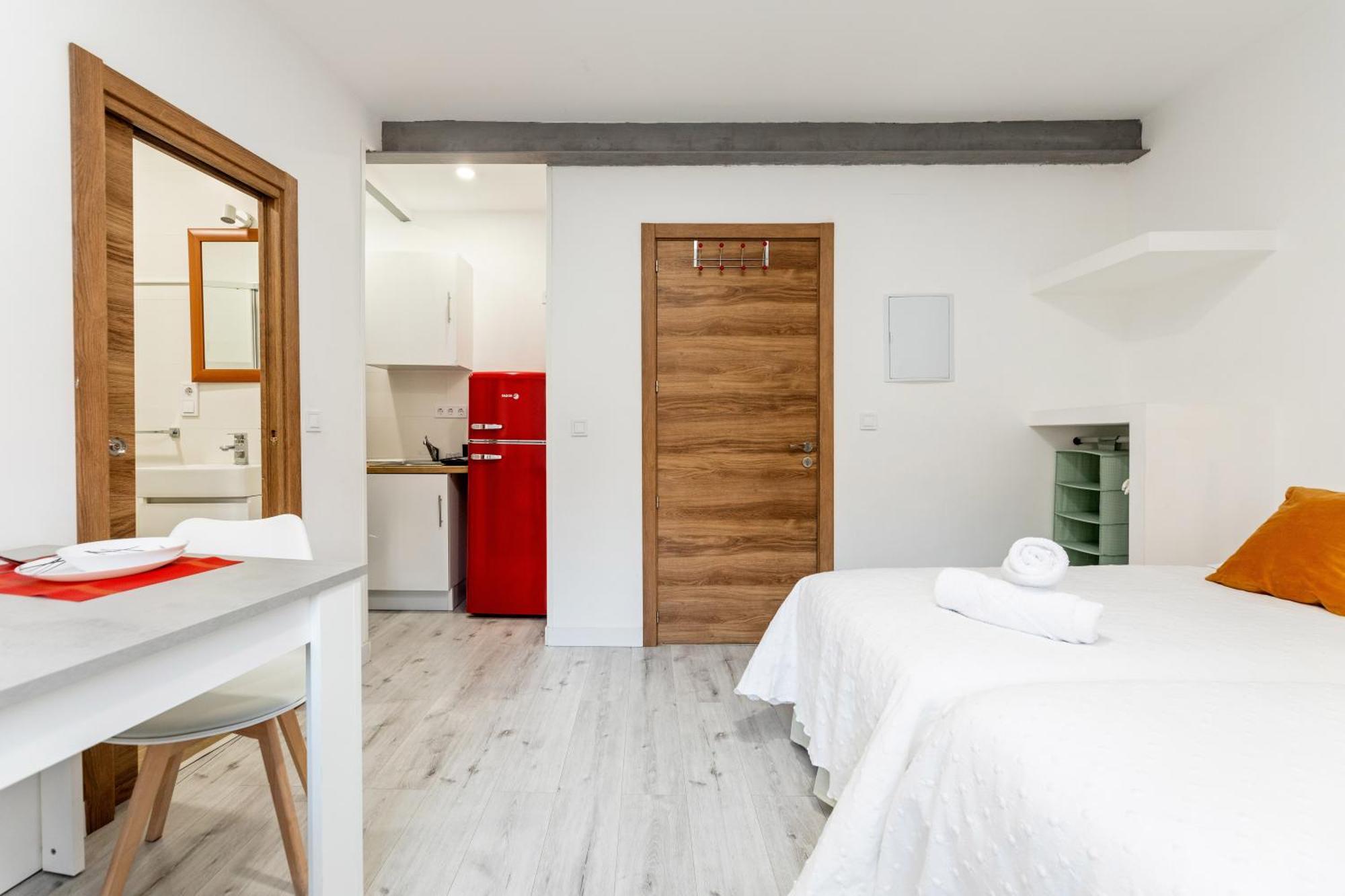 Los Apartamentos Jacinto Benavente Centro Мадрид Екстериор снимка