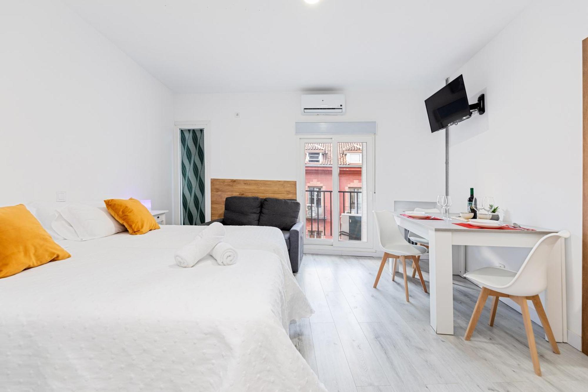 Los Apartamentos Jacinto Benavente Centro Мадрид Екстериор снимка
